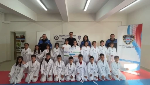 Erzincan’da &quot;Hep Birlikte Aileyiz&quot; Projesi kapsamında öğrencilere tekvando kıyafeti desteği
