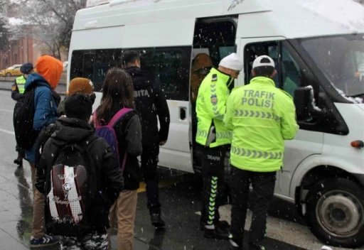 Erzincan&rsquo;da veliler tepkili: Servis &uuml;cretlerine zam
