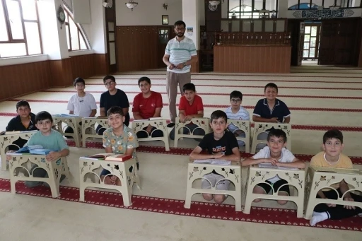 Erzincan&rsquo;da yaz Kur&rsquo;an kursları başladı, camiler &ccedil;ocuk sesleriyle şenlendi
