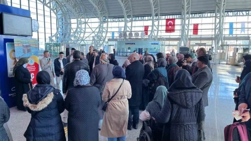 Erzincan&rsquo;dan umre yolcuları dualarla uğurlandı
