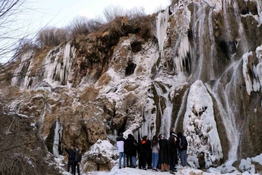 Erzincan Girlevik’te kar; merkezde bahar
