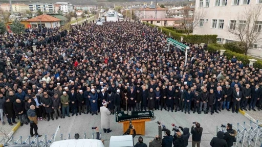 Erzincan’ın manevi önderlerinden Hüseyin Avni Reyhan son yolculuğuna uğurlandı
