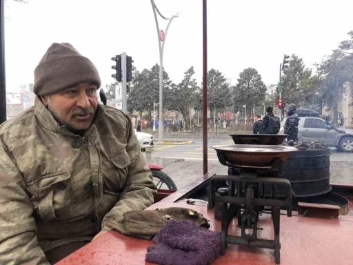 Erzincan’ın renkli simalarından kestaneci Öztürk, kazada öldü
