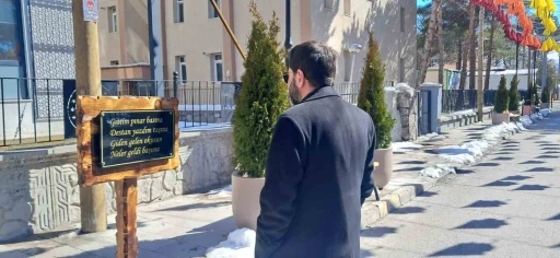 Erzincan&rsquo;ın Şemsiyeli Sokağı manilerle renklendi
