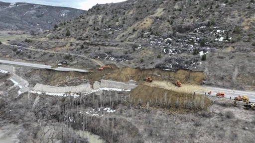 Erzincan - Kelkit yolu ağır tonajlı araçlar için trafiğe kapalı
