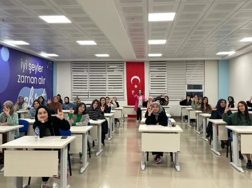Erzincan Kız Öğrenci Yurdu’nda işaret dili kursu başladı
