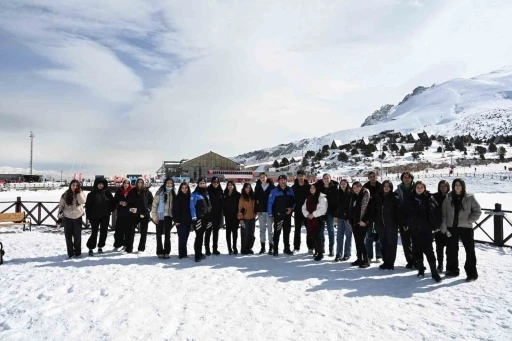 Erzincan polisinden &ouml;ğrencilere sosyal destek
