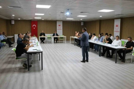 Erzincan Toplu Sera B&ouml;lgesi yatırımcılarıyla değerlendirme toplantısı yapıldı
