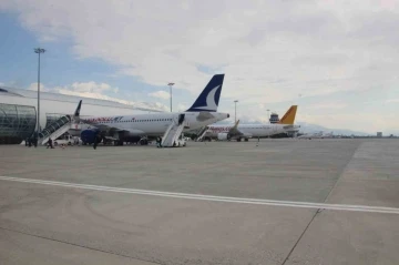 Erzincan Yıldırım Akbulut Havalimanı’ndan nisan ayında 37 bin 566 yolcu faydalandı
