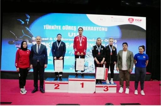 Erzincanlı g&uuml;reş&ccedil;ilerden T&uuml;rkiye Şampiyonası&rsquo;nda &ccedil;ifte başarı
