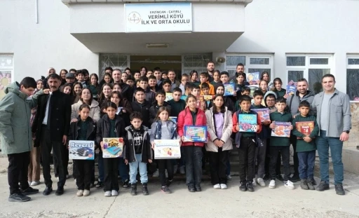 Erzincanlı öğrencilerden Verimli köyüne dostluk köprüsü
