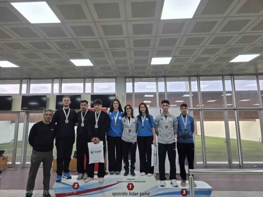 Erzincanlı sporcular Trabzon&rsquo;daki havalı silahlar m&uuml;sabakalarına damga vurdu
