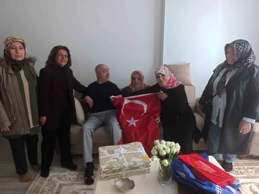 Erzurum&rsquo;da Anneler G&uuml;n&uuml;&rsquo;nde duygu dolu vefa ziyareti

