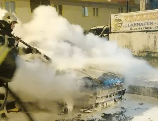 Erzurum’da araç yangını korkuttu
