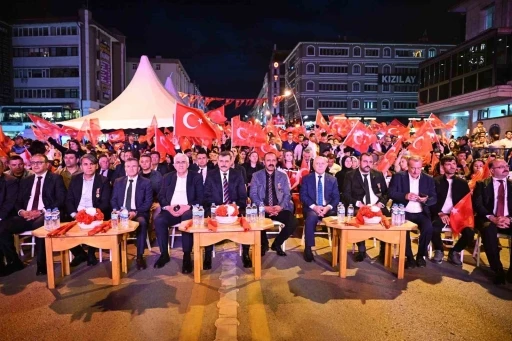 Erzurum’da demokrasi nöbetine yoğun katılım
