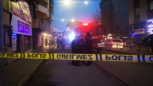 Erzurum&rsquo;da halı mağazasında yangın: Polis bir kişiyi g&ouml;zaltına aldı

