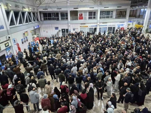 Erzurum&rsquo;da  ilk hac kafilesi dualarla uğurlandı
