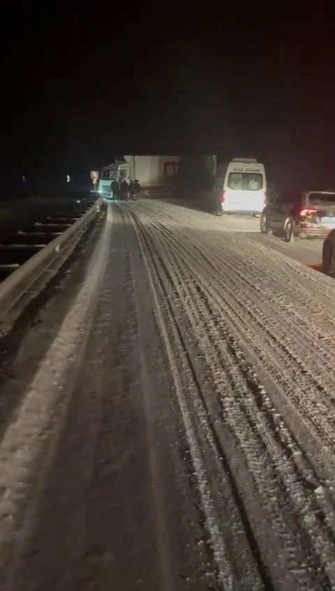 Erzurum&rsquo;da kar yağışı hayatı olumsuz etkiliyor
