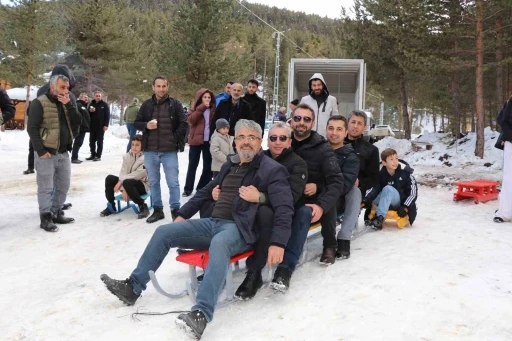 Erzurum&rsquo;da kızaklarla kıyasıya yarış
