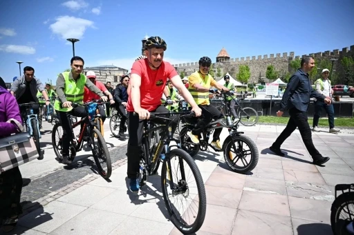 Erzurum’da pedallar sağlıklı hayatlar için çevrildi
