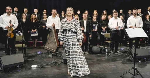 Erzurum&rsquo;da renkler k&ouml;pr&uuml;s&uuml;: Baba ve kız aynı sahnede
