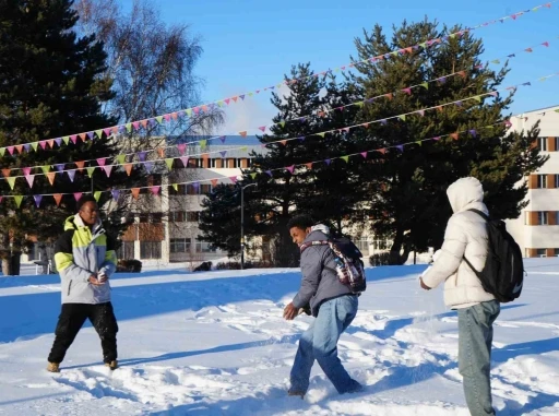 Erzurum&rsquo;da siyah ile beyazın buluşması
