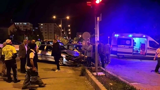 Erzurum&rsquo;da trafik kazası: 2 kişi yaralandı
