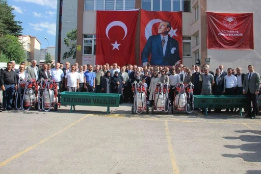 Erzurum&rsquo;da yetiştiricilere 288 sıvat ve 120 s&uuml;t sağım makinesi dağıtıldı
