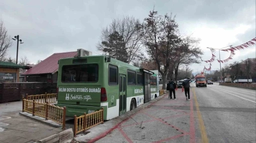 Erzurum’daki &quot;Geri Dönüşüm Temalı Otobüs Durağı&quot; projesi ilgi odağı
