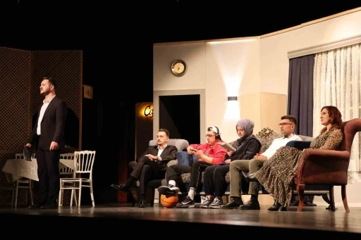 Erzurum Emniyeti&rsquo;nden sanat dolu operasyon: "Yarınlara Ge&ccedil; Kalmadan" ayakta alkışlandı
