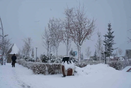 Erzurum, Erzincan ve Bayburt i&ccedil;in kar uyarısı

