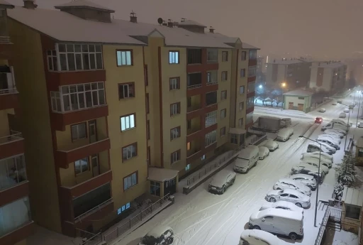 Erzurum merkezde taşımalı eğitime kar yağışı nedeniyle bir g&uuml;n ara
