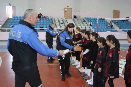 Erzurum polisinden &ccedil;ocuklara y&ouml;nelik &ouml;rnek projeler
