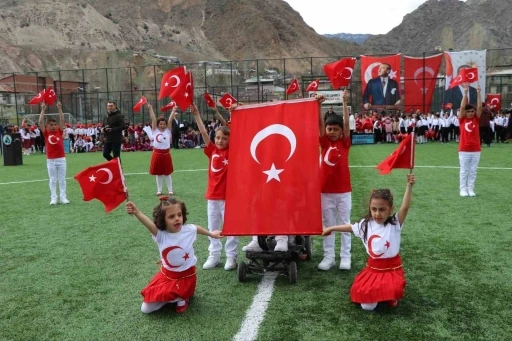 Erzurum&rsquo;un Oltu il&ccedil;esinde 23 Nisan coşkusu
