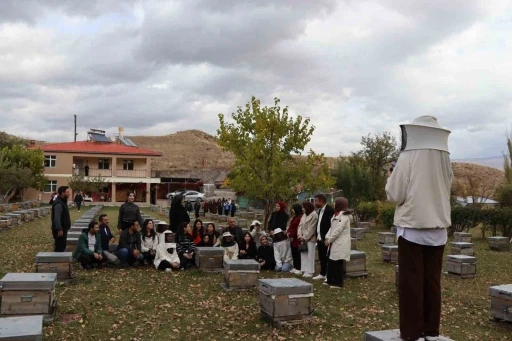 Erzurumlu gençler organik arıcılığı öğrendi
