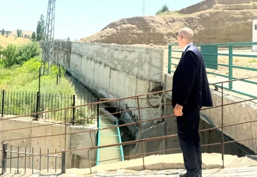 Esendere beldesinde duvar &ccedil;alışmaları s&uuml;r&uuml;yor
