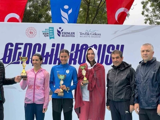 Esenler’de 19 Mayıs Coşkusu: Gençlik Koşusu’nda şampiyonlar belli oldu
