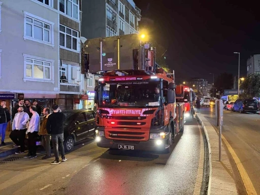 Esenler’de 5 katlı binada yangın: 15 kişi dumandan etkilendi