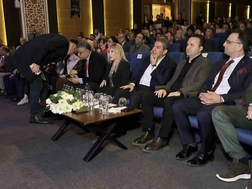 Esenler&rsquo;de "5. Radyonun Yıldızları" &ouml;d&uuml;lleri sahiplerini buldu
