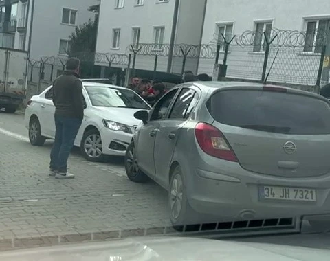 Esenyurt&rsquo;a yol verme kavgasında kadınlar birbirine girdi
