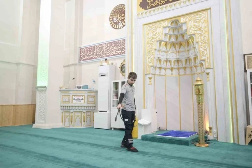 Esenyurt Belediyesi camilerde hijyen ve bakım hizmetlerini yeniledi

