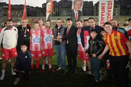 Esenyurt Belediyesi Mahalleler Arası Futbol Turnuvası&rsquo;nın kazananı dostluk oldu

