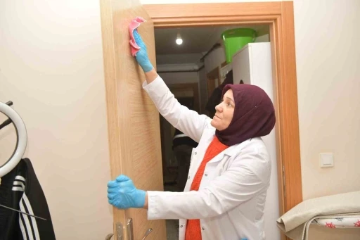 Esenyurt Belediyesi’nden vatandaşlara evde temizlik hizmeti
