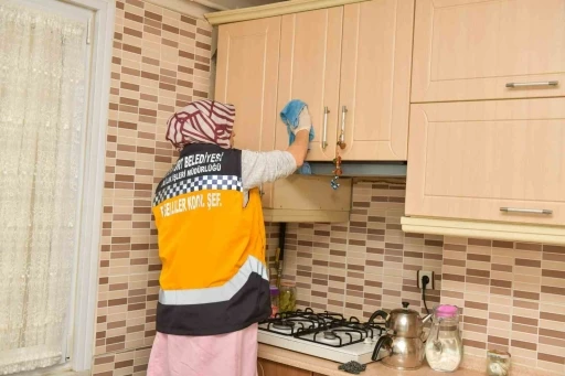 Esenyurt Belediyesi’nden yaşlı ve engellilere destek
