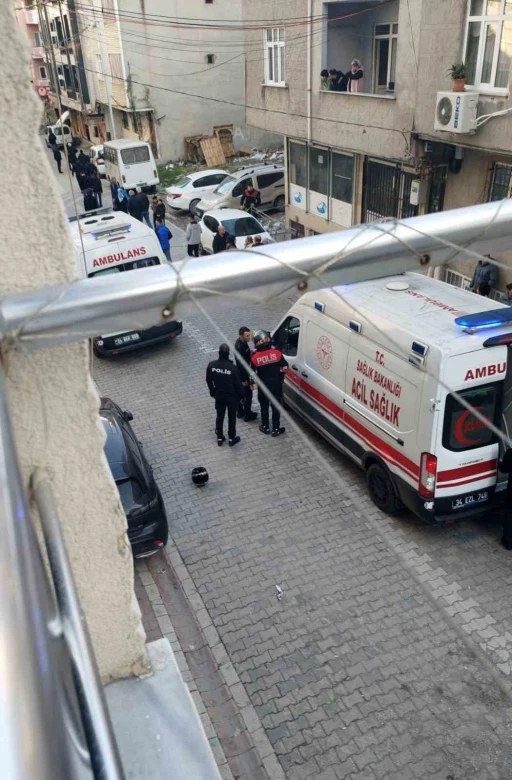 Esenyurt&rsquo;da motosikletli saldırganlar kurşun yağdırdı: 3 yaralı
