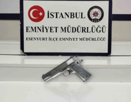 Esenyurt’ta ayağı alçılı bir şüpheli tartıştığı sürücüye ateş açtı: O anlar kamerada
