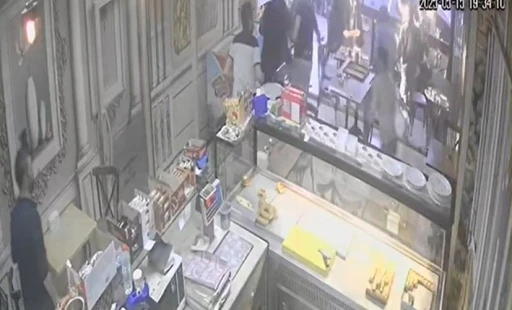 Esenyurt’ta Bass sesini deprem sanan vatandaşlar böyle sokağa döküldü
