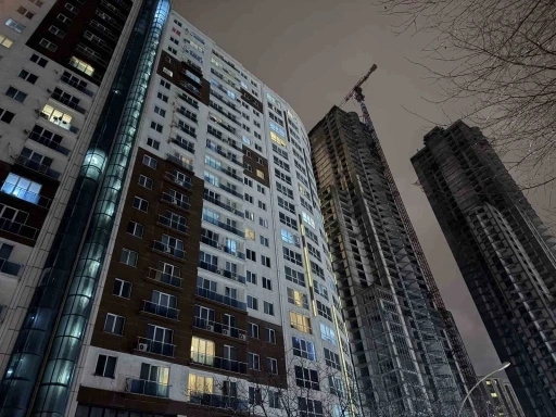 Esenyurt&rsquo;ta bir sitede 2 kişi silahla vurulmuş halde &ouml;l&uuml; bulundu
