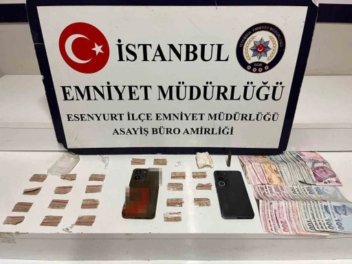 Esenyurt&rsquo;ta, boş binada uyuşturucu ticareti yapan şahıslar yakalandı
