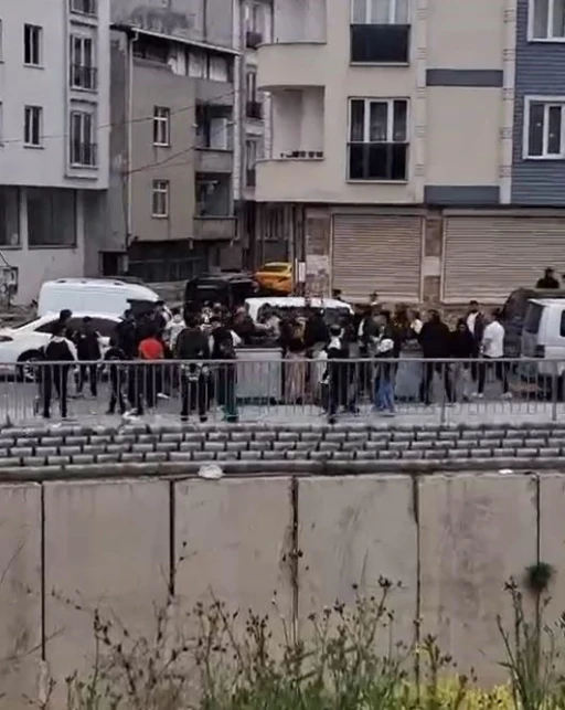 Esenyurt’ta  düğünde silahlar konuştu: Çok sayıda yaralı ve gözaltılar var
